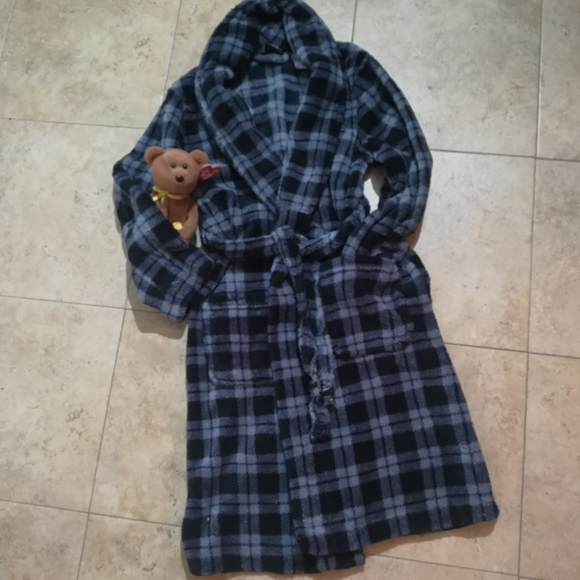 3/$30  Kids Robe! Fuzzy & Soft With Pockets! - Picture 9 of 11